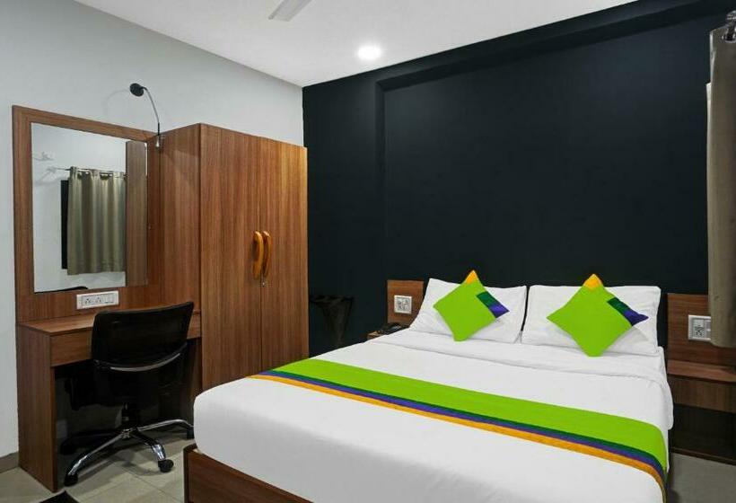 Hostella By Forever Stay // Walk In Distance From Taj Mahal