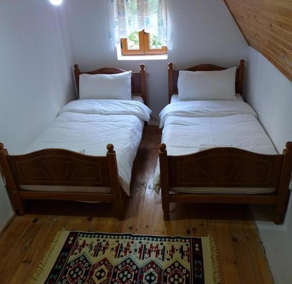 پانسیون Mountain Vista Guesthouse Shkafi