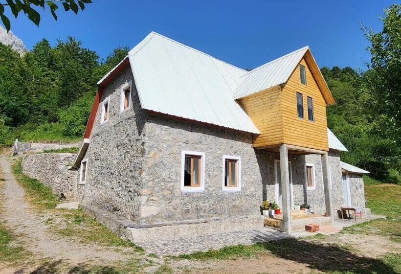 پانسیون Mountain Vista Guesthouse Shkafi
