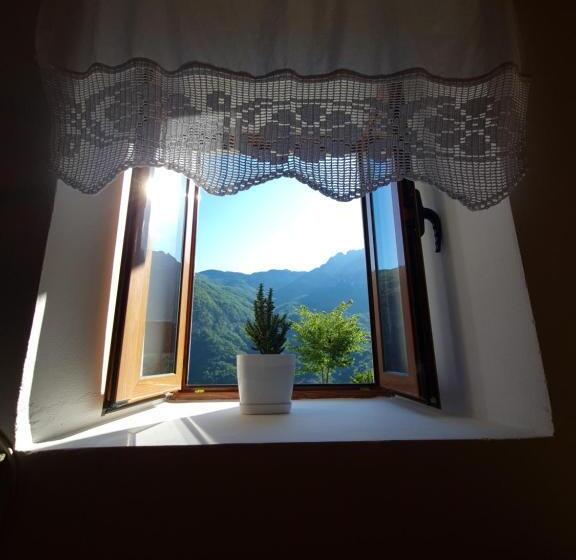 پانسیون Mountain Vista Guesthouse Shkafi