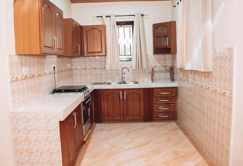 فندق Ben And Moons Lodge And Event Center