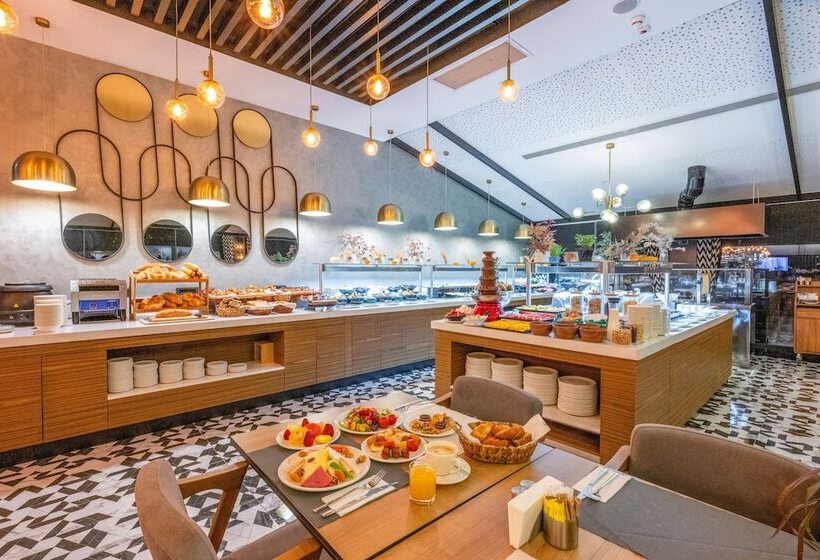 בית מלון כפרי Ramada Encore By Wyndham Istanbul Sisli