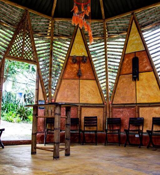 ホテル Casa Del árbol, Romántico, Piscina, En Chinauta, El Mejor Clima