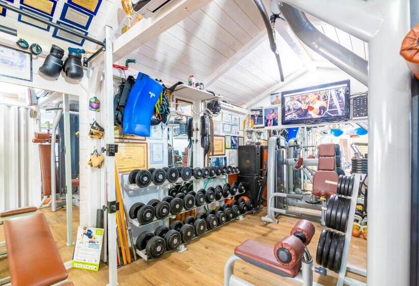 پانسیون Villa Eden   Wellness Oasis With Pool And Gym