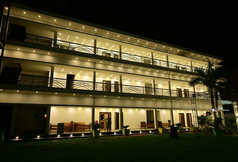 Raj Palace Hotel And Resort