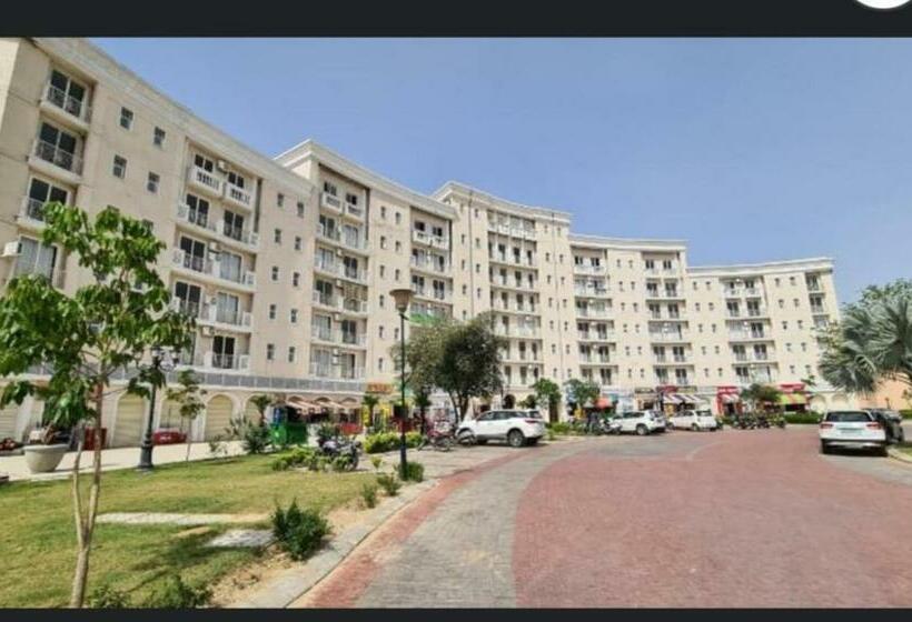 Общежитие Vrinda Inn