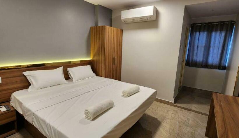 فندق Amulyaa Grand Inn