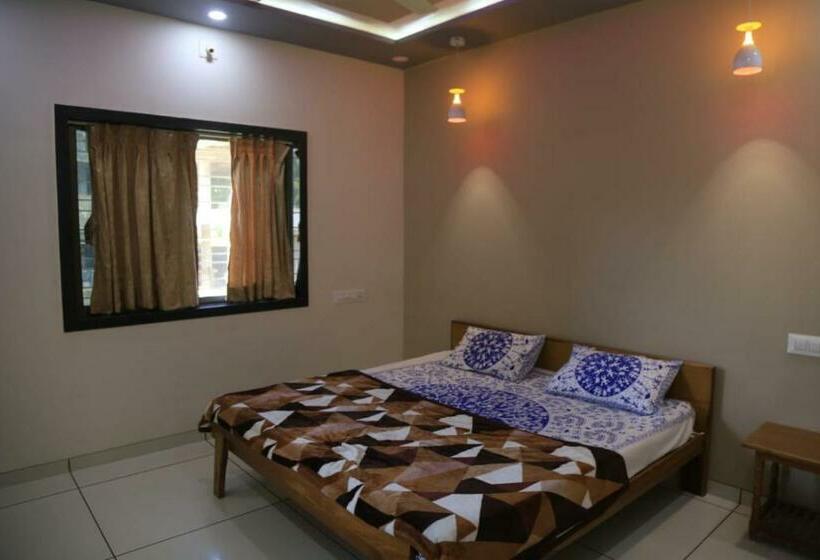 Отель Reva Vihar Rooms