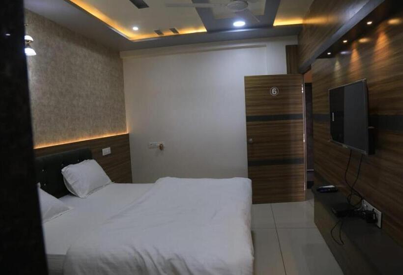 Отель Reva Vihar Rooms
