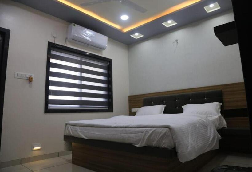 Отель Reva Vihar Rooms