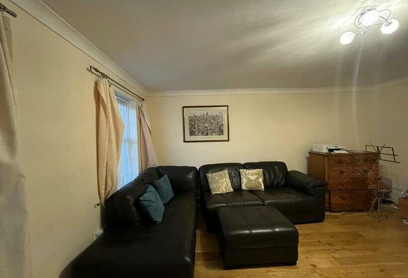 Пансион Beautiful Big Living Room With Sofa Bed