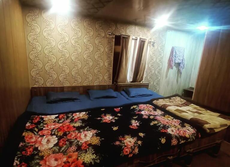 פנסיון Rupali Guest House
