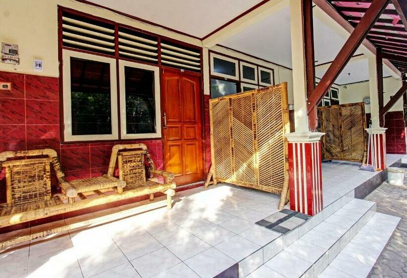 호텔 Oyo 92710 Losmen Tjabe Merah