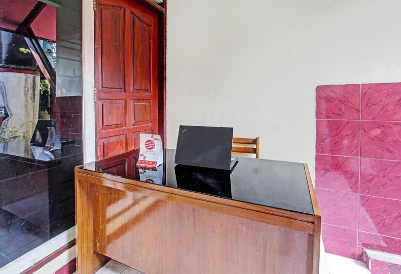 酒店 Oyo 92710 Losmen Tjabe Merah