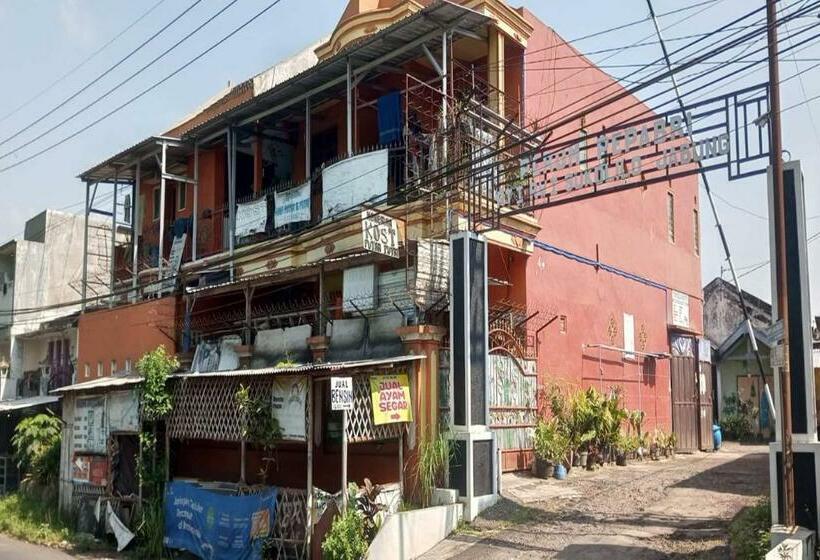 Отель Spot On 92743 Kost Elisabeth Syariah