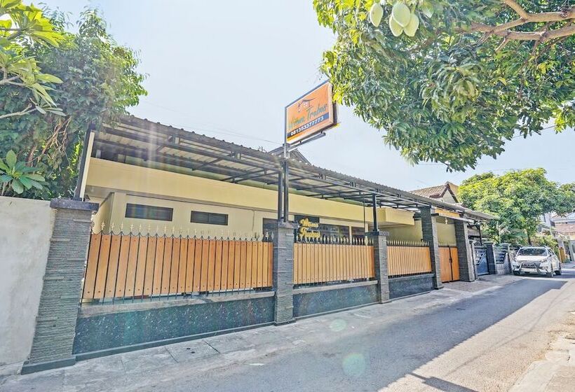 בית מלון כפרי Spot On 92785 Wisma Trubus Syariah