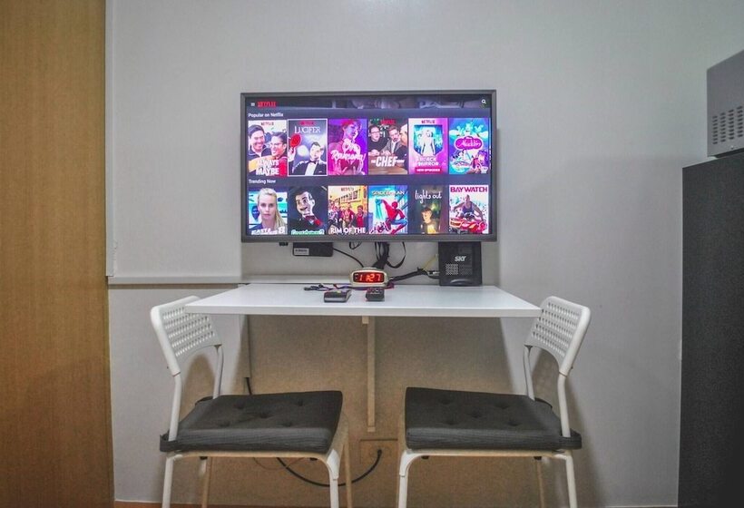 פנסיון Room In Condo   Butler S Bnb A Trees Residences Qc Phil