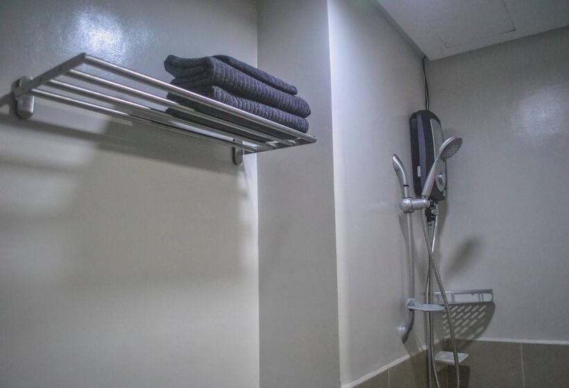 פנסיון Room In Condo   Butler S Bnb A Trees Residences Qc Phil