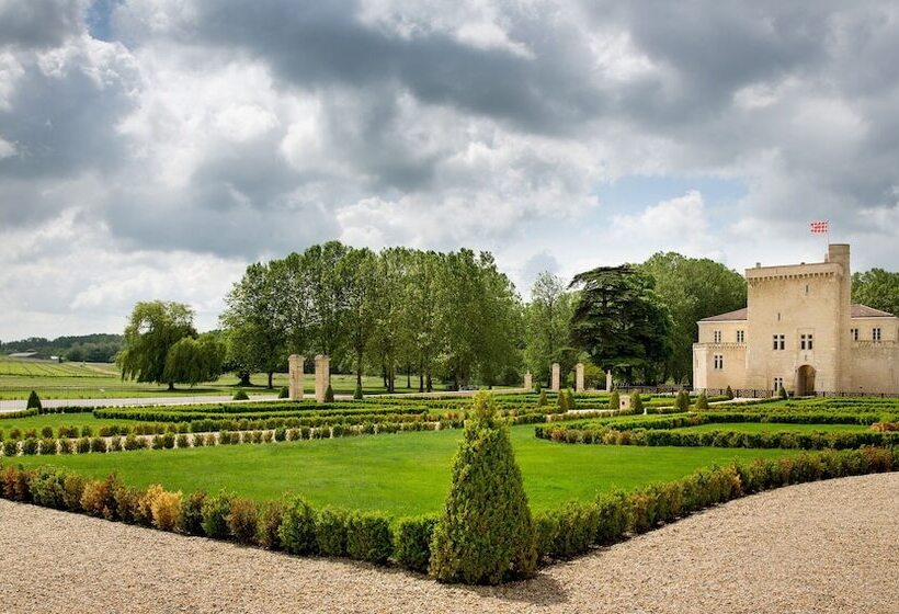 צימר Château La Tour Carnet   B.magrez Luxury Wine Experience