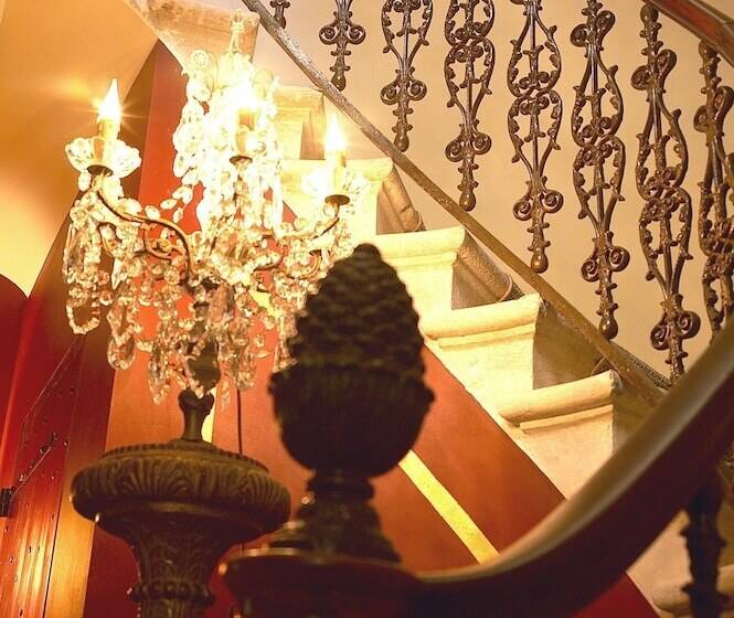 צימר Château La Tour Carnet   B.magrez Luxury Wine Experience