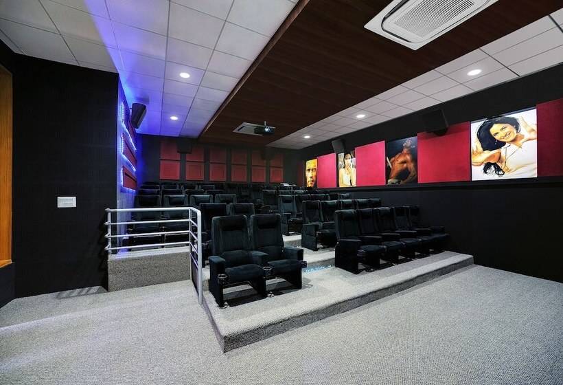 Отель Aarohi Starz Club