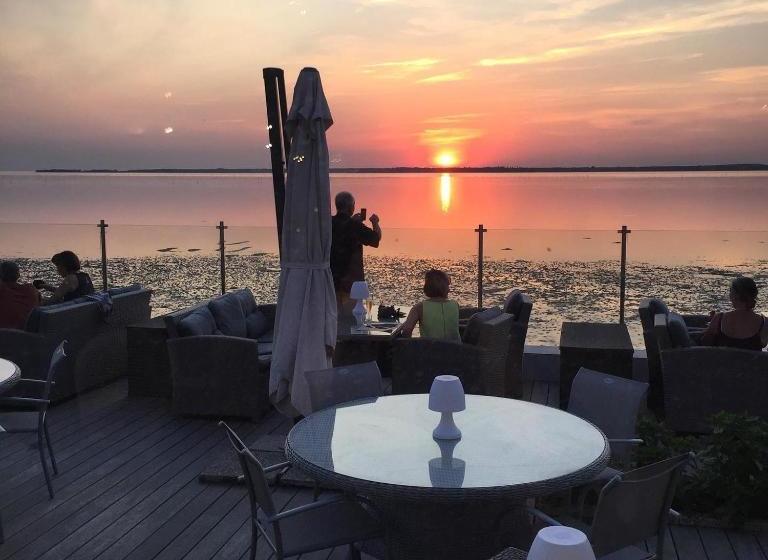 Beach Hotel   Le Grand Chalet