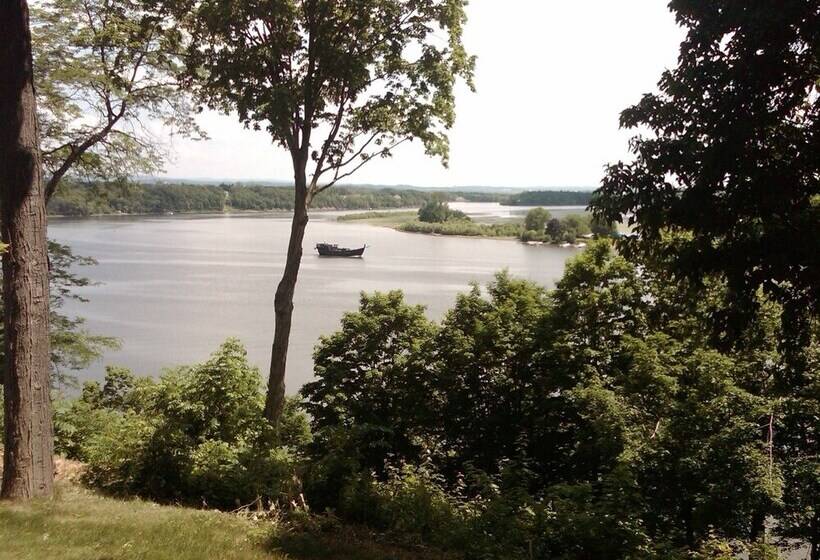 Oakcliff Bed And Breakfast