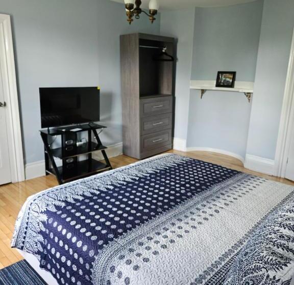 تختخواب و صبحانه Sunflower Guest Suites