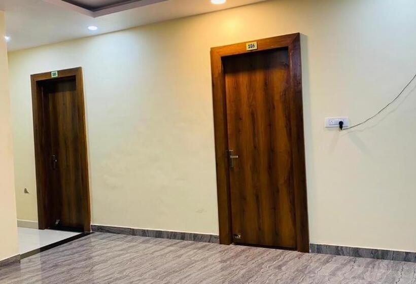 בית מלון כפרי Annpurna Residency