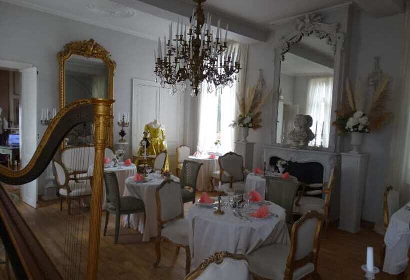 Bed and Breakfast Le Domaine Du Château Blanc à 10 Minutes De Pairi Daiza