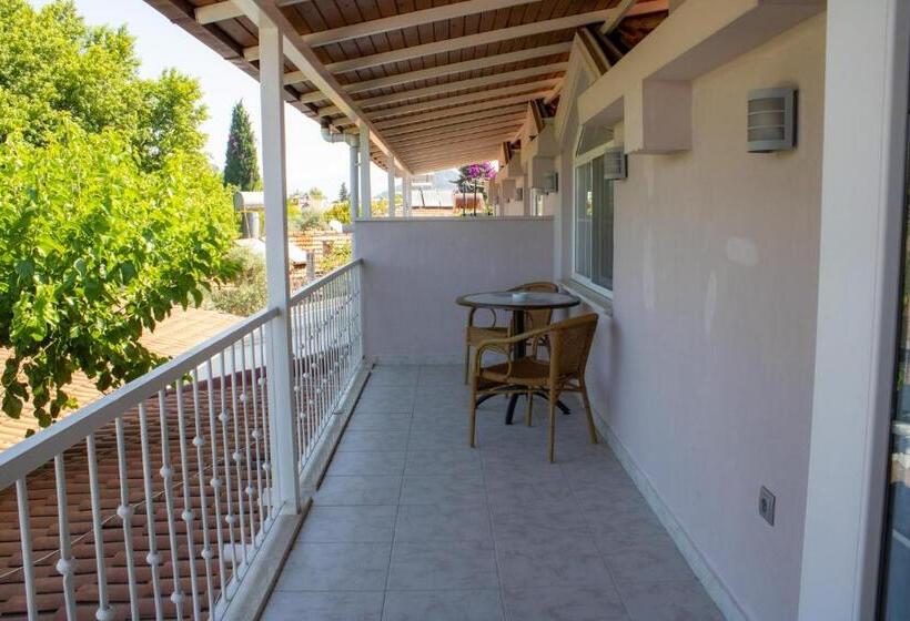 تختخواب و صبحانه Aktaş Butik