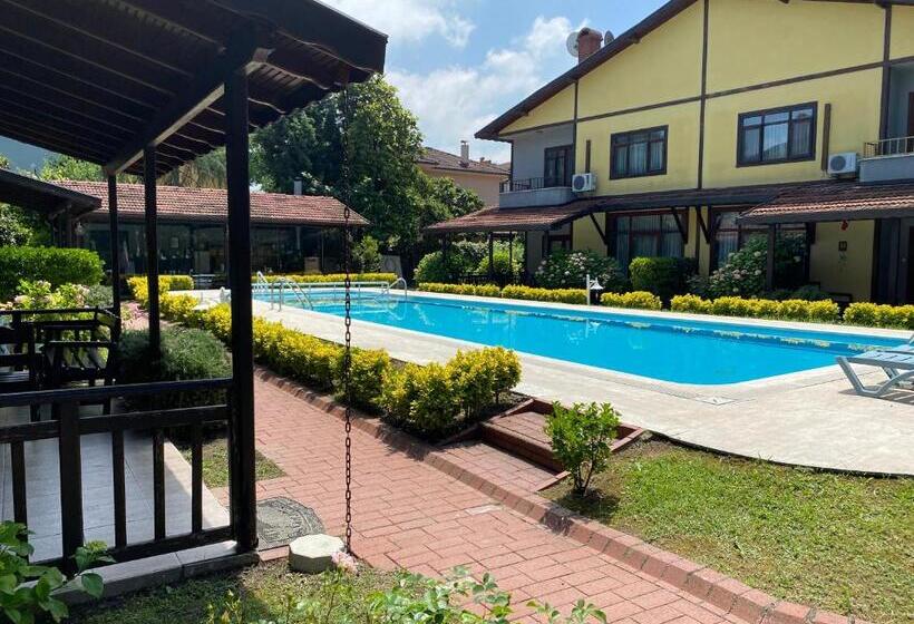 Four Season Villa Apart