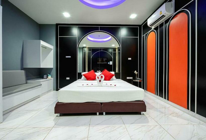 Общежитие Crystal Hotel โรงแรมคริสตัล