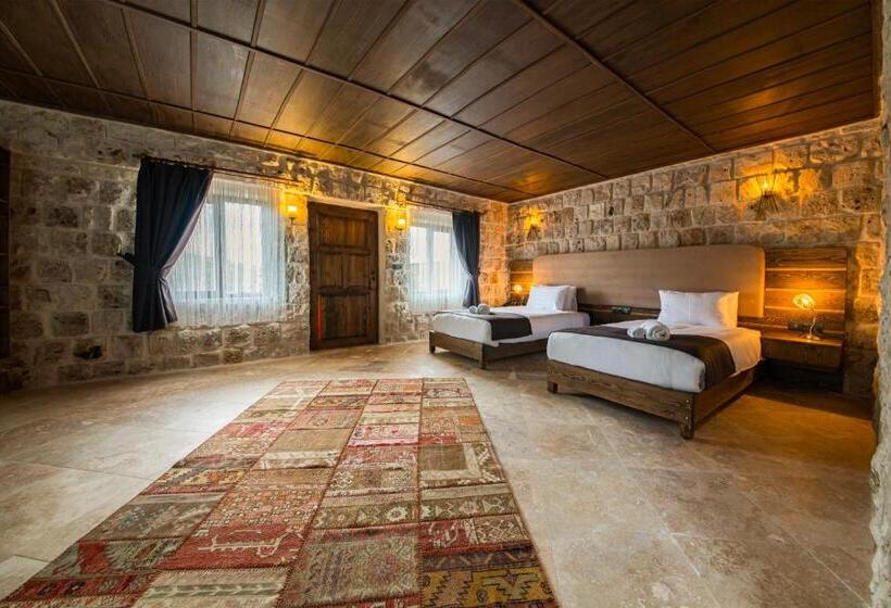 هتل Cappadocia Hobbit House