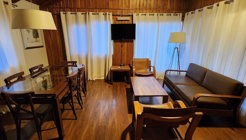 Hotel Y Cabañas Las Mellizas   Caja Los Andes