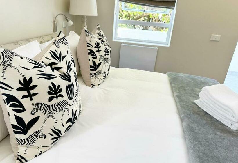 Пансион Adrift Guesthouse St Francis Bay