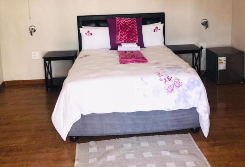 بنسيون Luyolo Guest Lodge