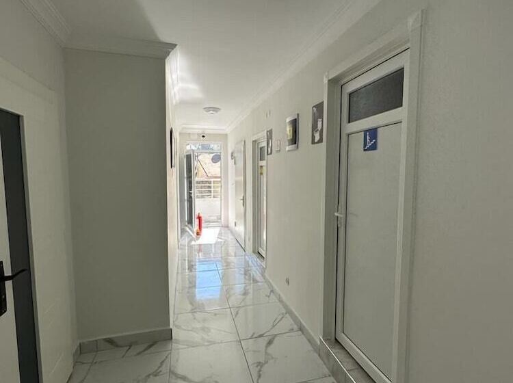 住宿加早餐  Hadrian S Gate Family Hostel