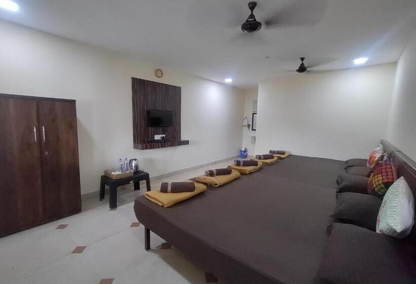 בית מלון כפרי Opulence Resort Awas Alibaug