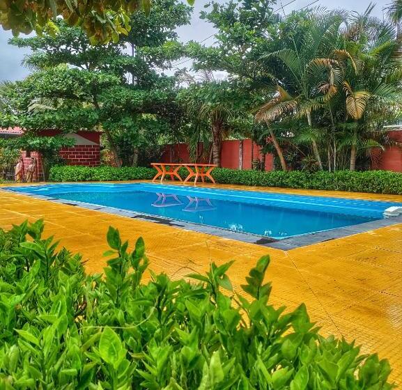 בית מלון כפרי Opulence Resort Awas Alibaug