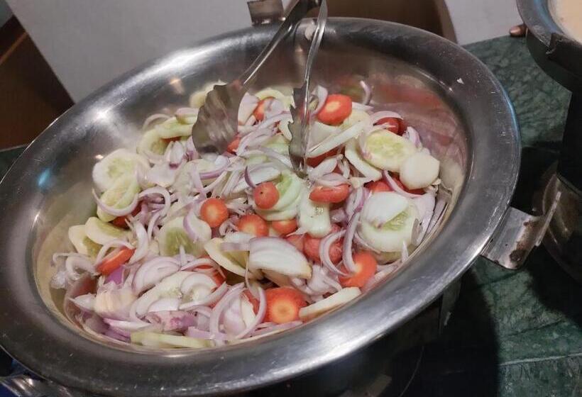 בית מלון כפרי Opulence Resort Awas Alibaug
