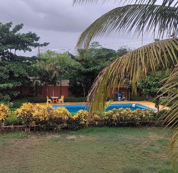 בית מלון כפרי Opulence Resort Awas Alibaug