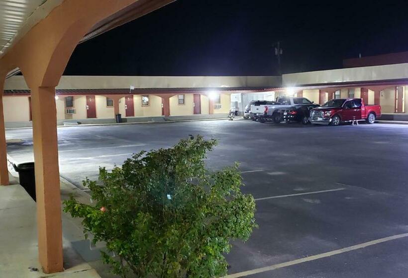هاستل Economy Inn Odessa