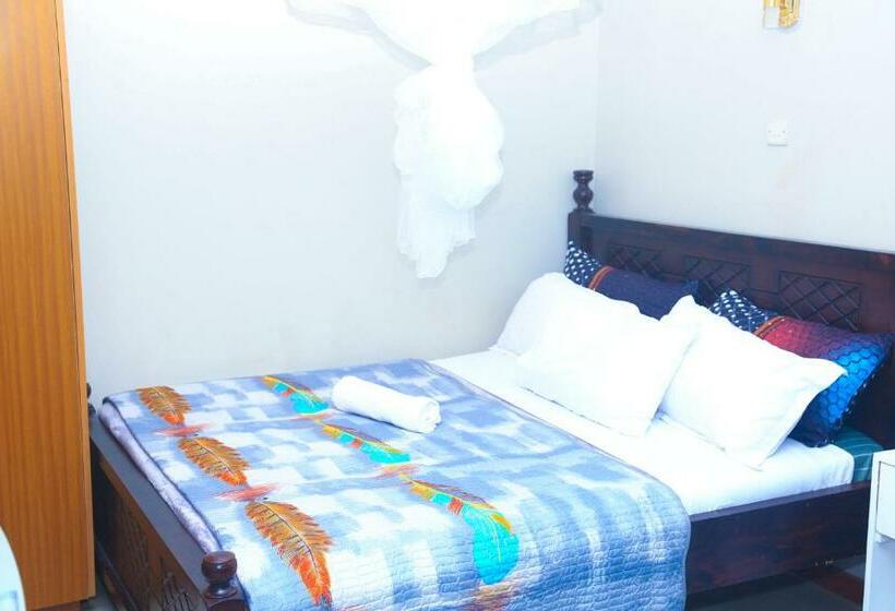 هاستل Pape East Stay