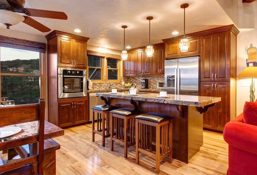 Abode On Woodside