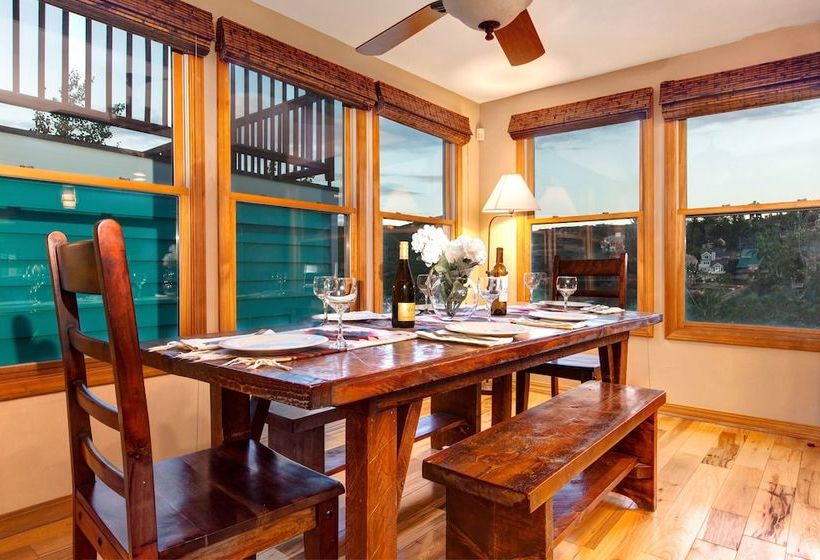 Abode On Woodside