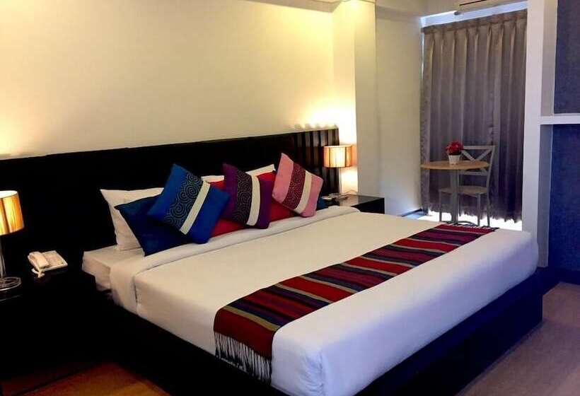 هتل Charoenchit House