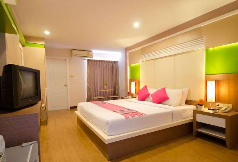 هتل Charoenchit House