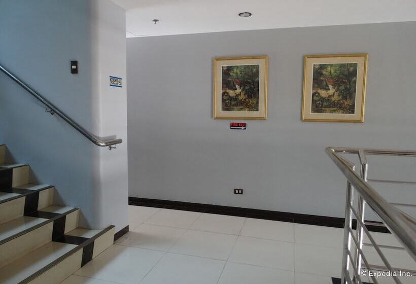 ホテル Peridot Suites