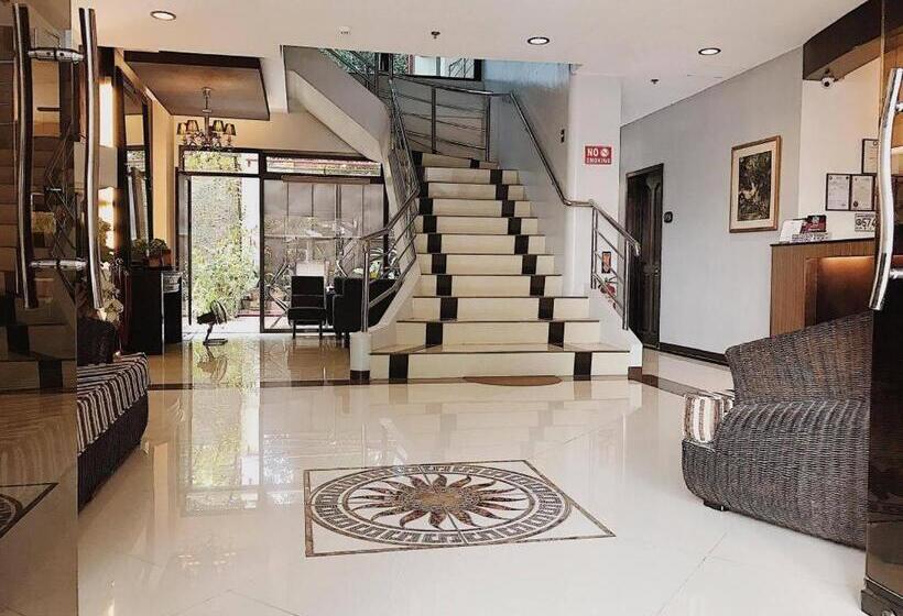 ホテル Peridot Suites